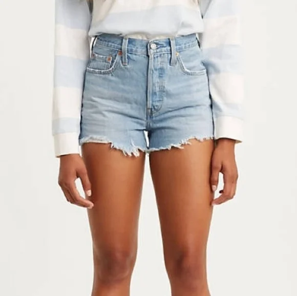 Levis 501 Shorts Like New Light Wash Size 26 - Picture 3 of 7